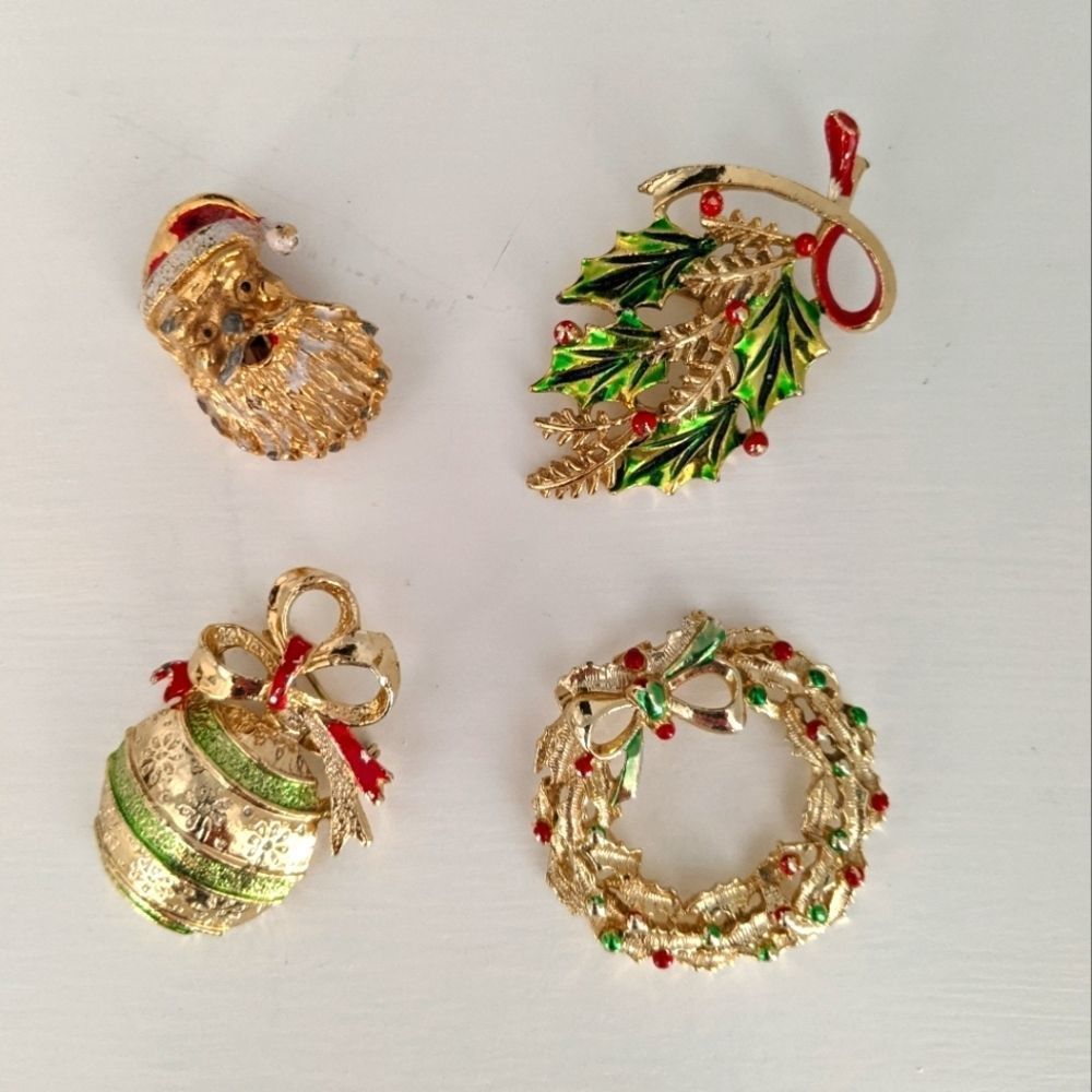 Vintage GERRY'S Christmas Holiday Pin Bundle Santa Wreath Ornament Mistletoe